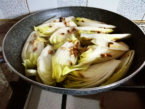 Belga stufata in agrodolce con bocconcini di tacchino