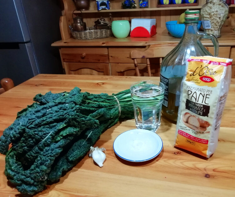 Fette di pane ai legumi con cavolo nero