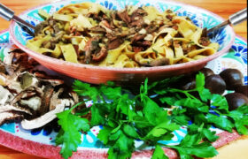 Tagliatelle alla boscaiola con porcini e castagne