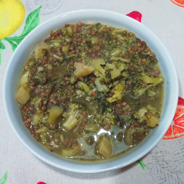 Zuppa di broccoli e lenticchie o farro perlato