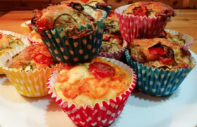 Muffin salati ai formaggi e verdure