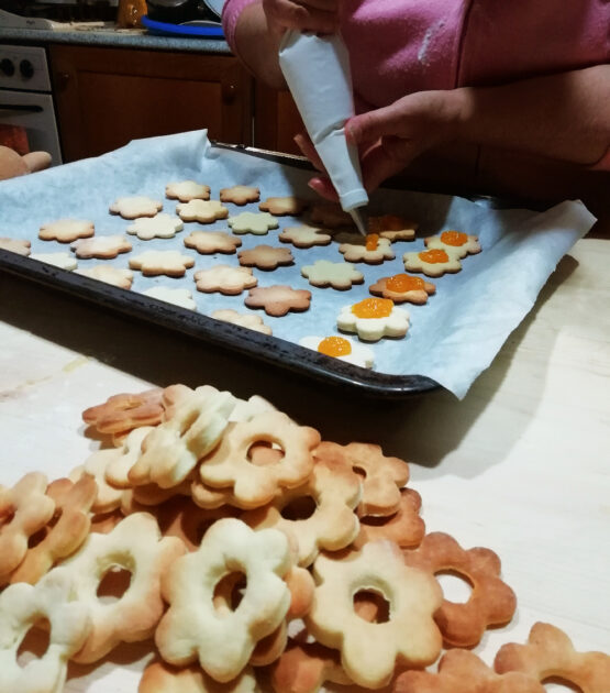 Biscotti occhio di bue alla marmellata di arance