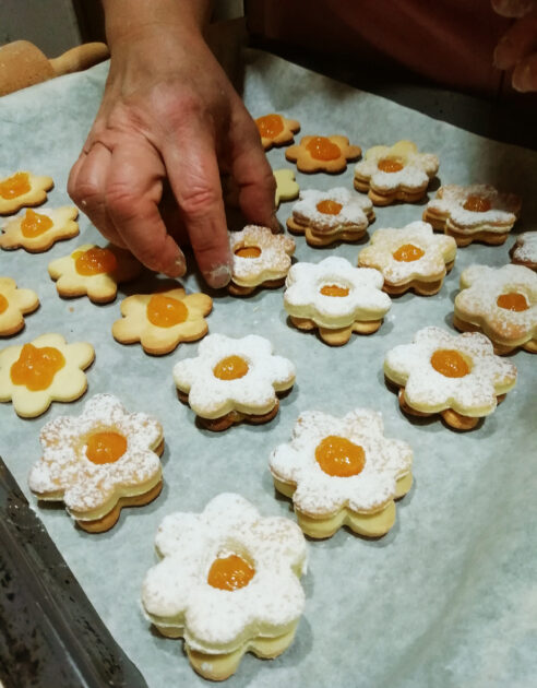 Biscotti occhio di bue alla marmellata di arance