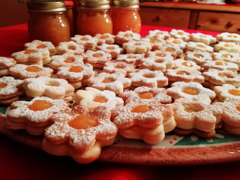 Biscotti occhio di bue alla marmellata di arance