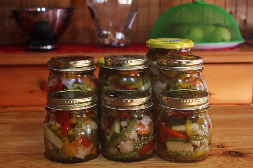 Giardiniera di verdure in agrodolce