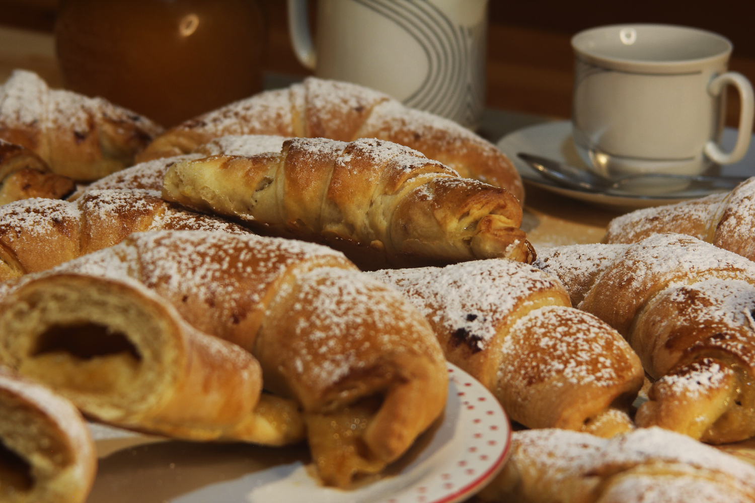 Cornetti brioche morbidi con marmellata