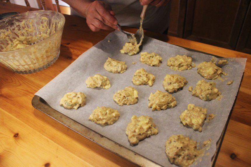 Ciambelline integrali con mele, noci e kiwi