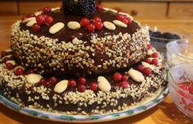 Torta di marmellata di pere e cioccolato